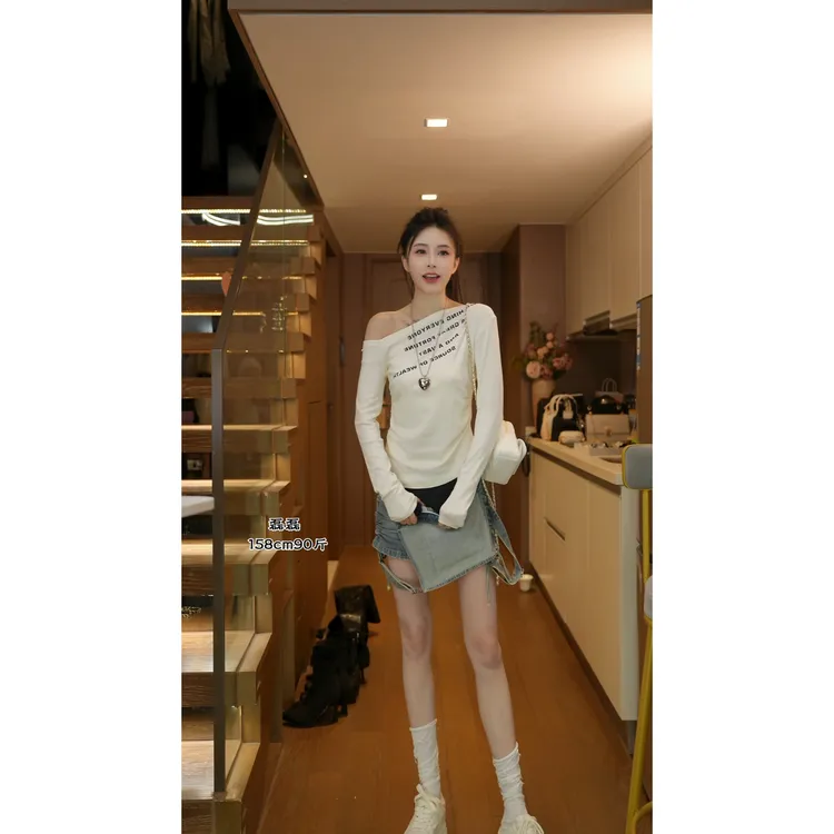 磊磊 【香软甜心】 长袖女斜领字母印花T恤修身不规则辣妹上衣1314