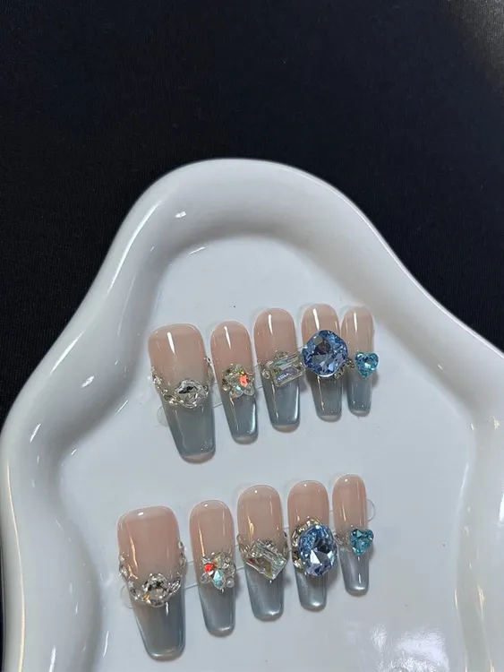 蓝色渐变侧光猫眼法式堆钻天鹅蓝钻蓝色多瑙河-纯手工穿戴甲