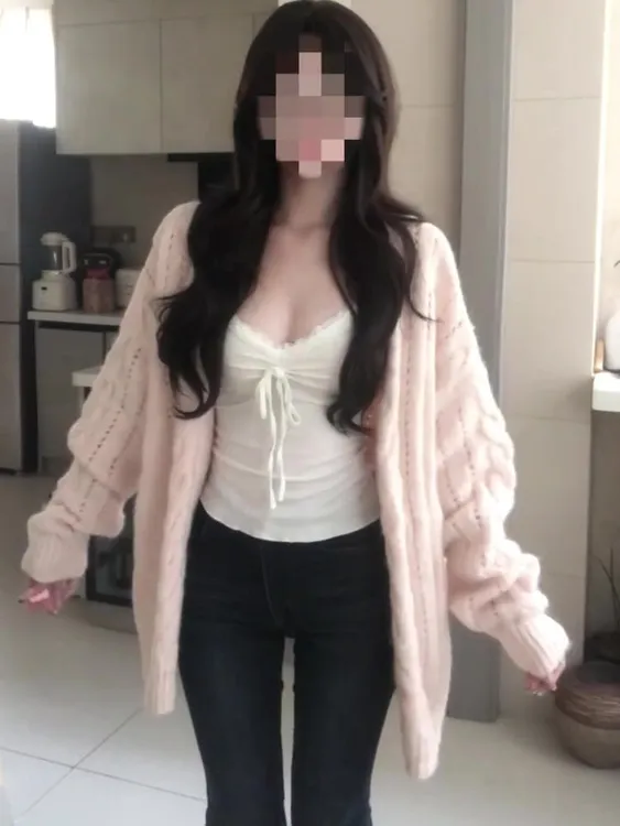 韩系粉色温柔v领毛衣外套女秋季氛围感宽松慵懒麻花针织开衫上衣