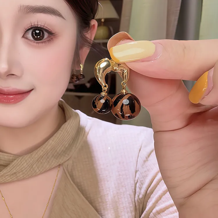 铜合金耳饰 豹纹球球吊坠银针耳钉女气质复古高级感耳环