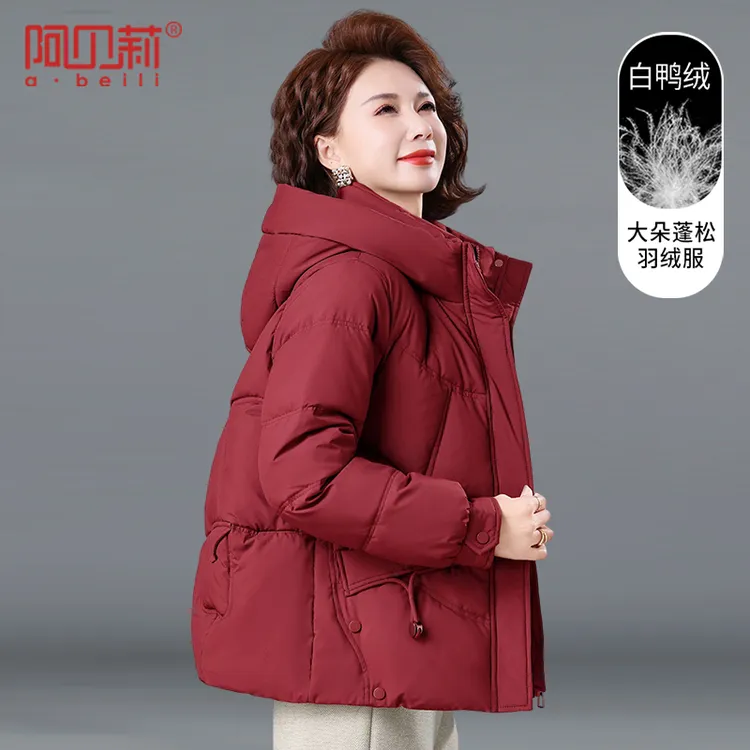 气质妈妈冬装红色连帽羽绒服洋气中老年女冬季加厚白鸭绒保暖外套