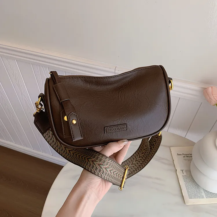 网红波士顿包包秋冬复古2025新款宽带斜挎包单肩百搭小包包枕头包