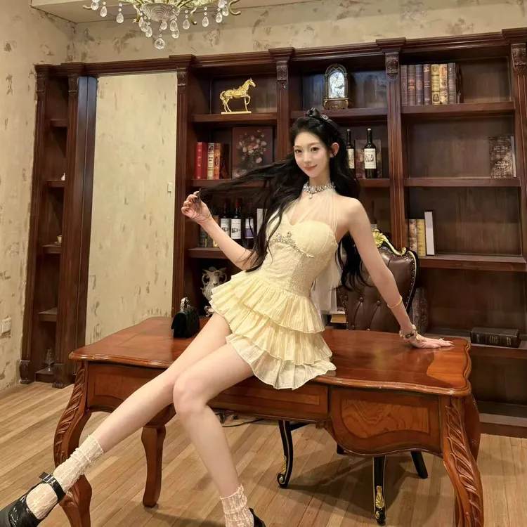 【钻石眼泪】法式纯欲风辣妹重工钻饰蕾丝挂脖女款连衣裙
