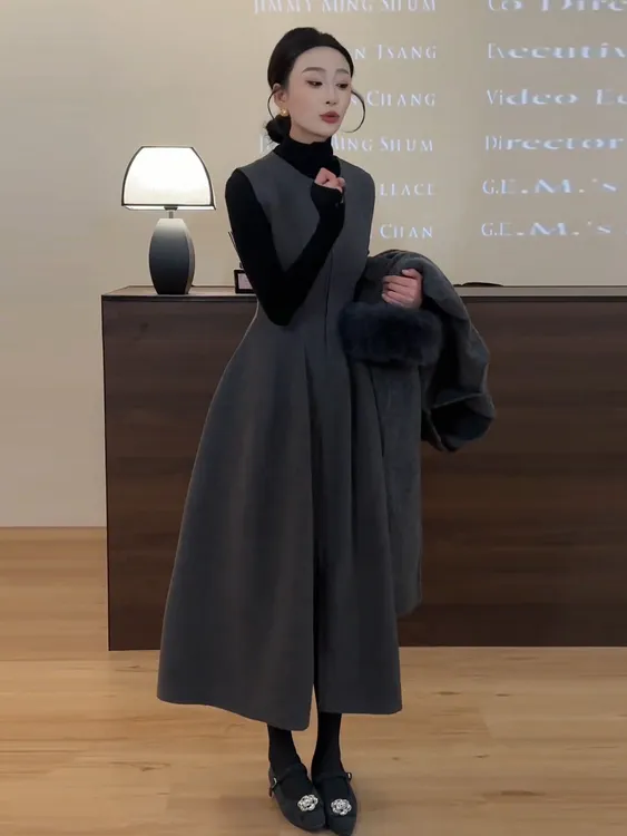 法式复古时尚赫本风收腰背心连衣裙女冬季高级感轻奢优雅气质裙子