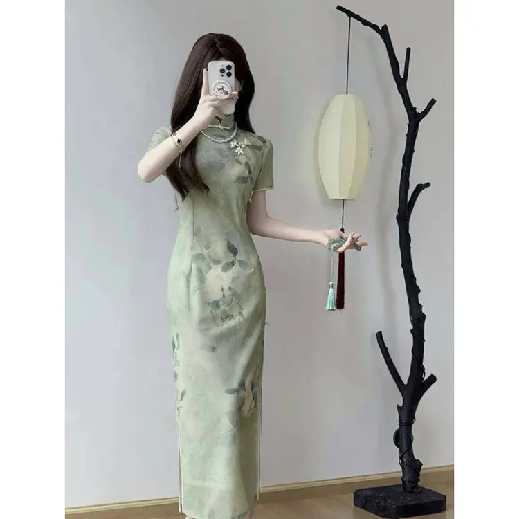 绿色旗袍夏季新中式高考送考长款素雅清冷修身收腰2025新款连衣裙