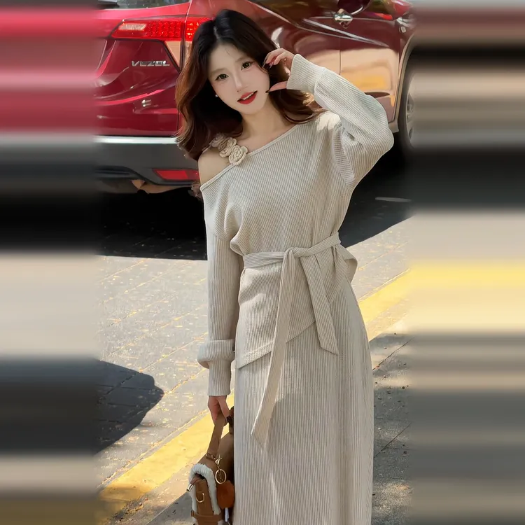 法式高级感露肩长袖连衣裙子女2026早秋季新款小个子穿搭套装长裙