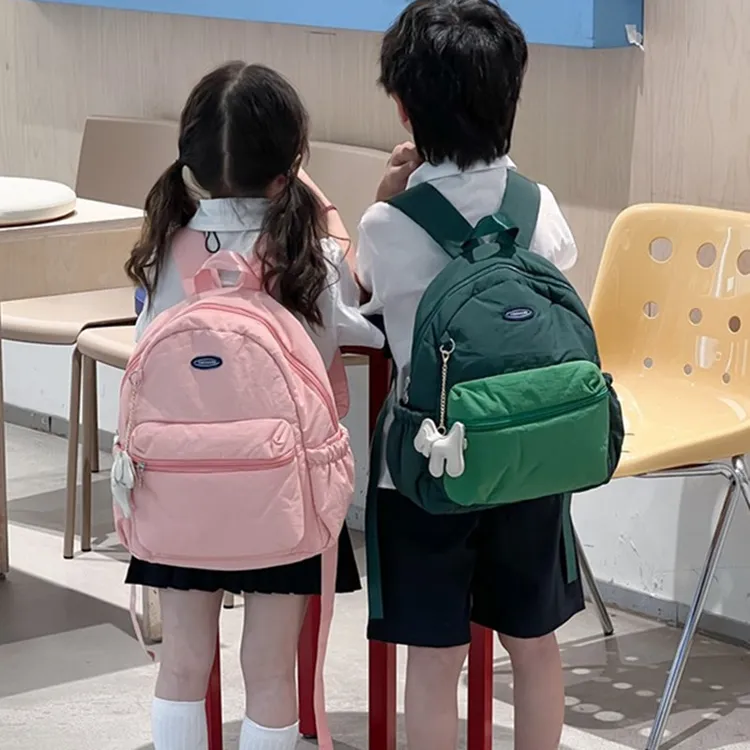 幼儿园书包大班新款撞色韩版潮酷男童女孩双肩包3-6岁轻便儿童包