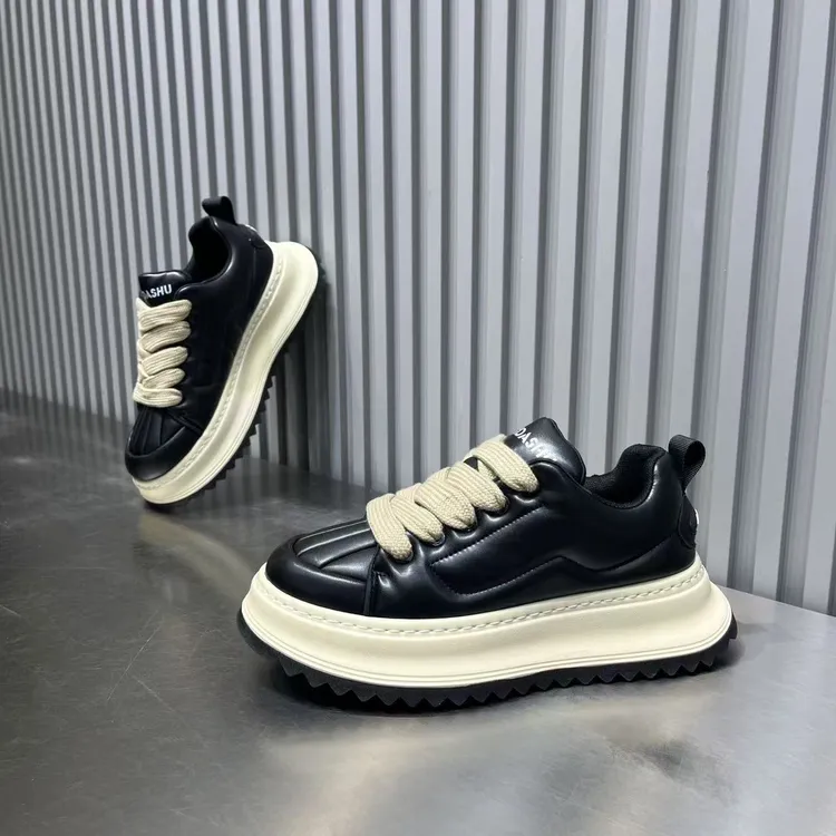 男鞋2025春季新款时尚纯色简约百搭厚底潮鞋个性轻奢增高休闲鞋