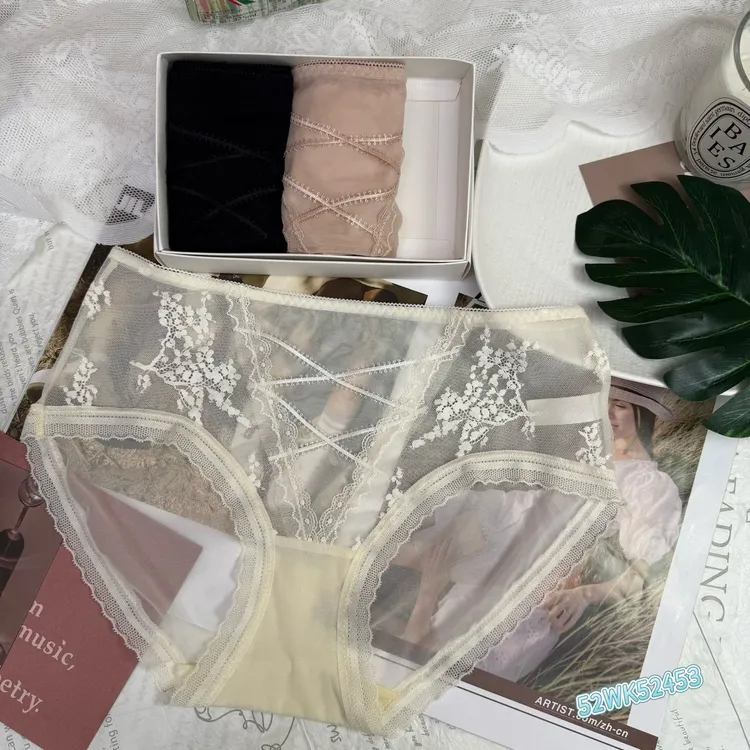 《情人节心跳》夏季中腰柔软舒适透气蕾丝包臀裆女士内裤【3条装】