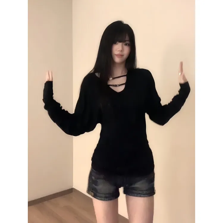 大码胖mm美式辣妹风串珠镂空黑色v领长袖T恤秋季新款修身显瘦上衣