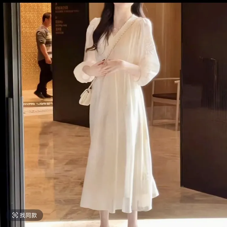 2025春夏女装时尚泡泡袖V领连衣裙收腰显瘦温柔国风刺绣裙子L916