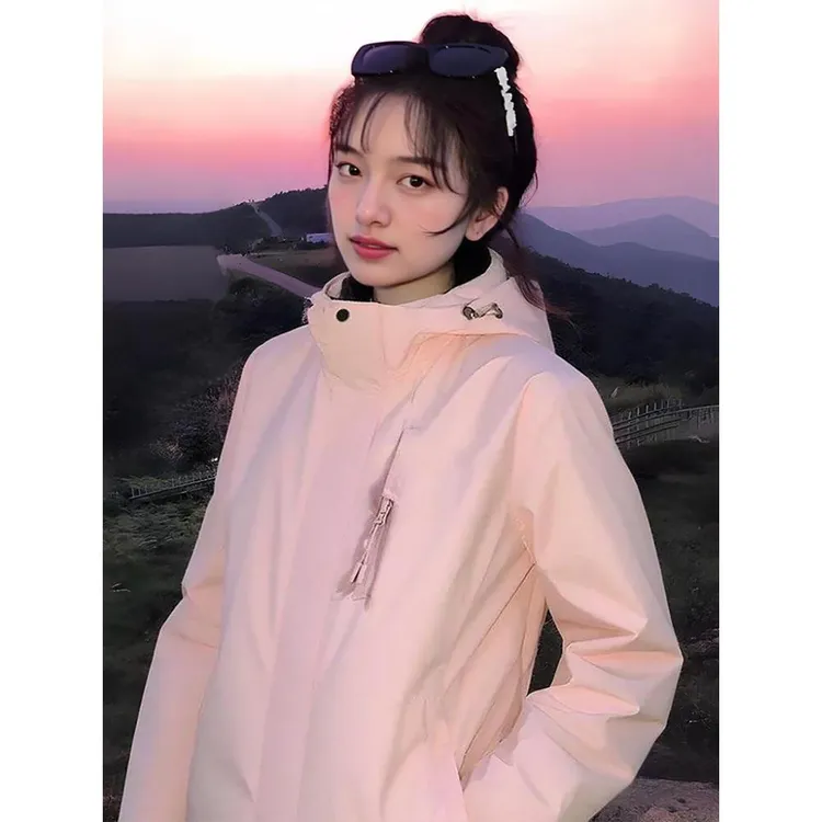 ZONYOUQ冲锋衣2025新款女春秋冬可拆卸高级感防水防风