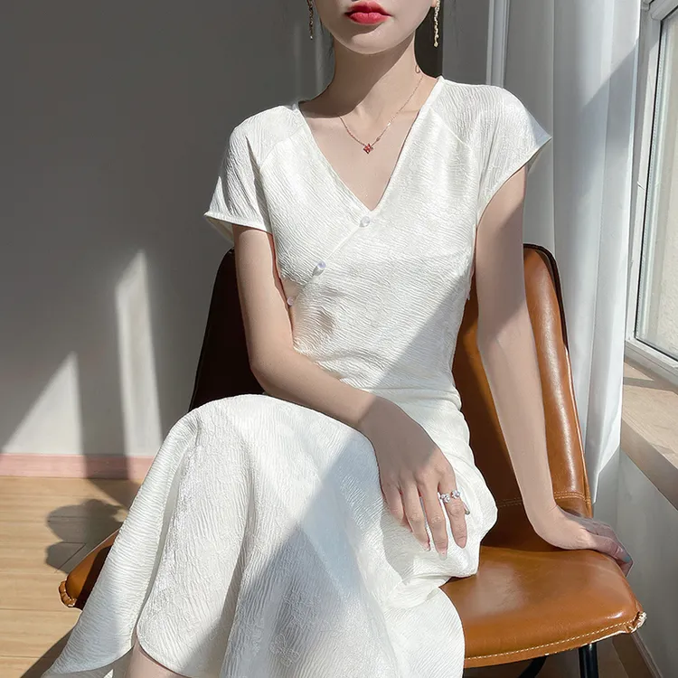 新中式国风白色连衣裙夏季裙子气质V领显瘦长裙飞飞袖百搭