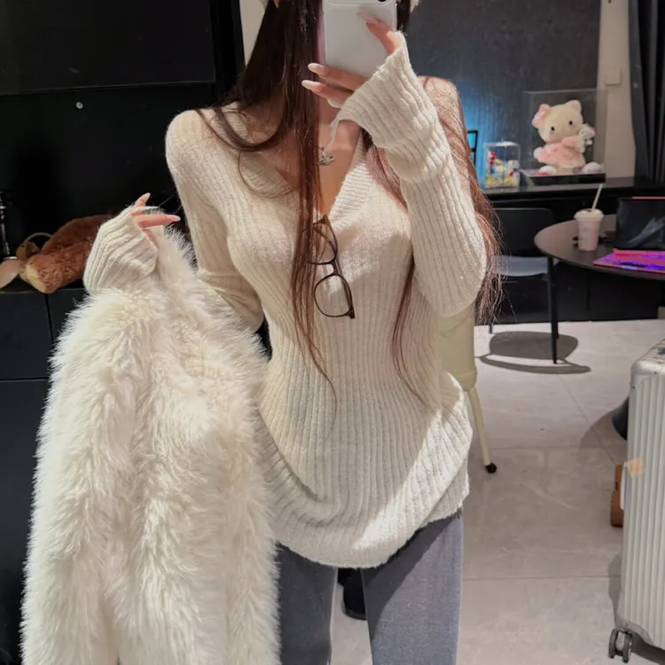 百搭神器bi入 秋冬新款坑条针织打底针织衫女V领修身显瘦套头上衣