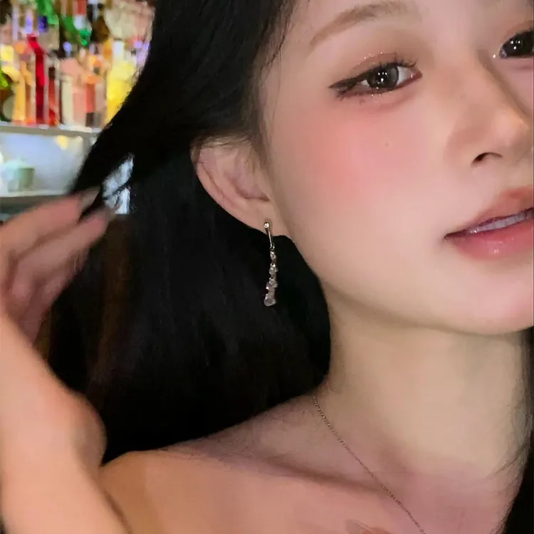 铜合金锆石耳饰 百搭锆石水滴耳钉耳坠个性设计耳钉时尚轻奢耳饰