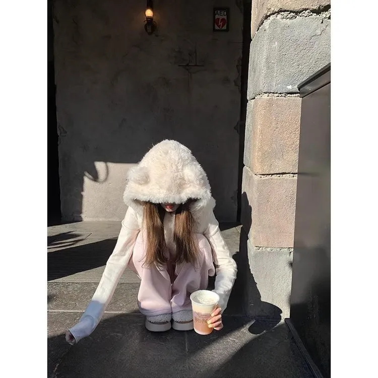 米白色坎肩连帽马甲女2025秋冬新款加厚环保皮毛一体毛毛马夹外套