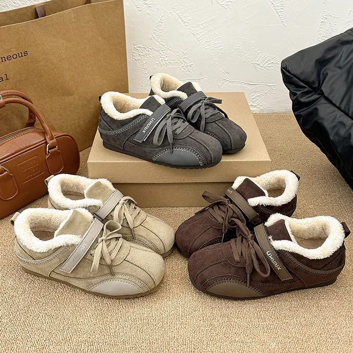 加绒德训鞋女2025冬季新款简约百搭舒适保暖棉鞋时尚休闲鞋