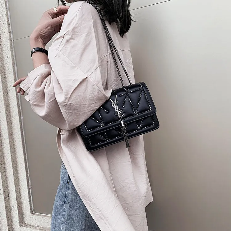 暗黑风纯色拉链包盖式单根斜挎包单肩斜跨百搭ins