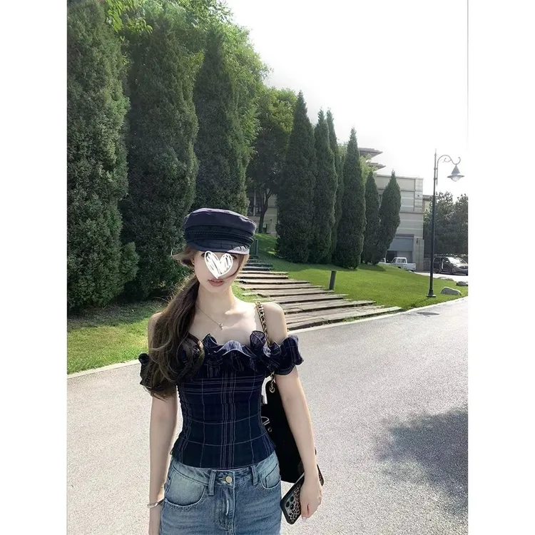 法式气质小众卷边一字肩提花上衣女2025夏季收腰显瘦短款小衫