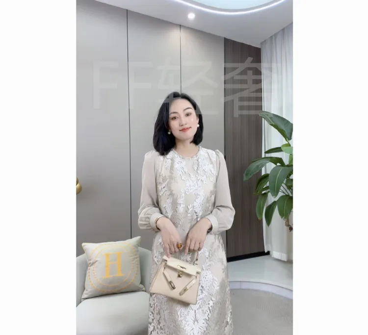 【叮叮南油店】秋季连衣裙轻奢长袖镂空刺绣钉珠LW24276