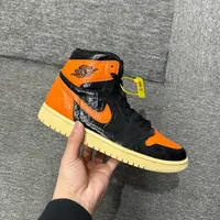 40.5码  95新  aj1猪油扣碎  球鞋