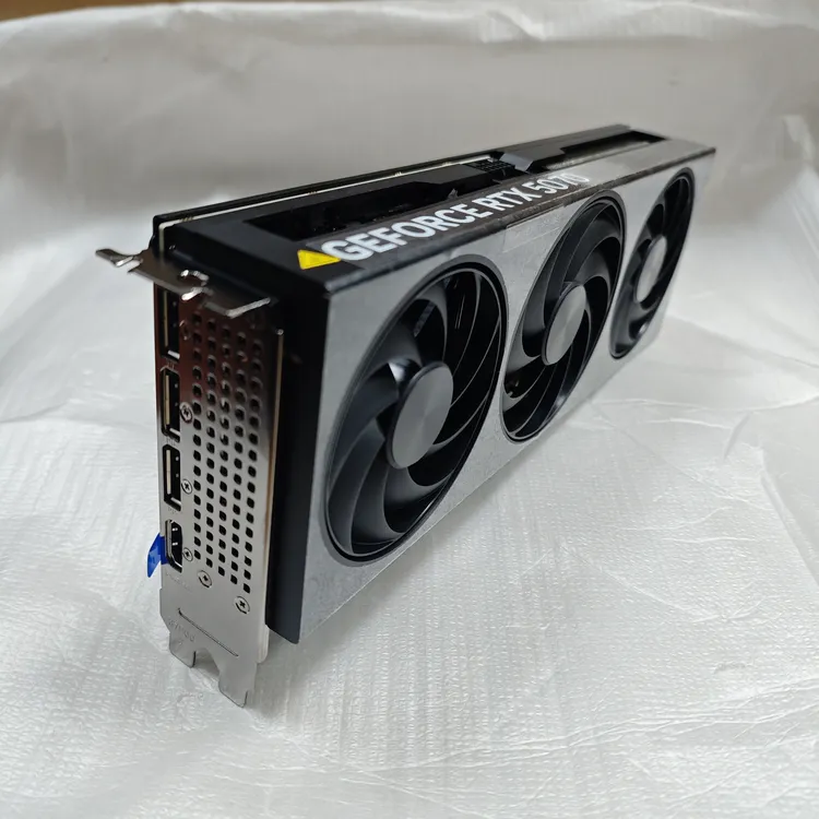 RTX5070-12G水冷显卡散热吃鸡原装全新惠浦备件单卡3风扇游戏电竞