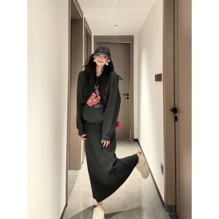 秋季百搭休闲时尚番茄刺绣圆领卫衣显瘦休闲裤套装女S11222