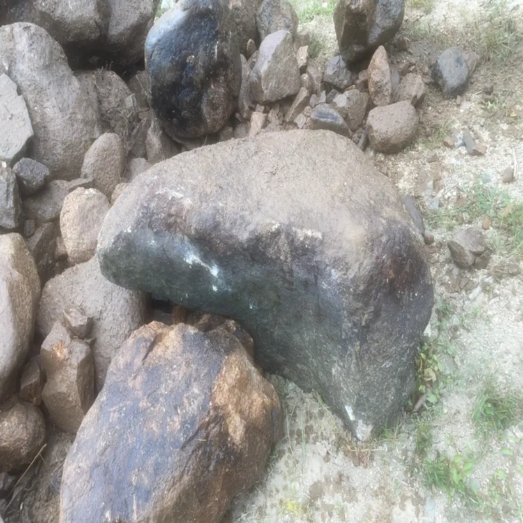 野山石场地直发，现货供应。