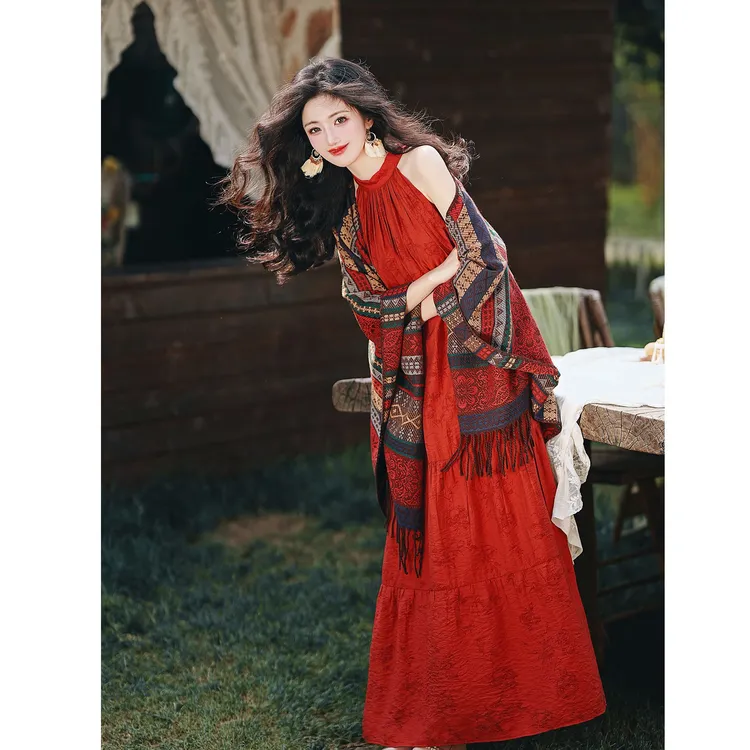 挂脖连衣裙女复古仙女大摆裙民族风红色女新疆西藏青海湖沙漠度假