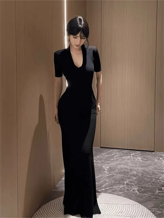 纯欲风V领精致miu系连衣裙女2025夏季新款长裙今年流行的爆款裙子