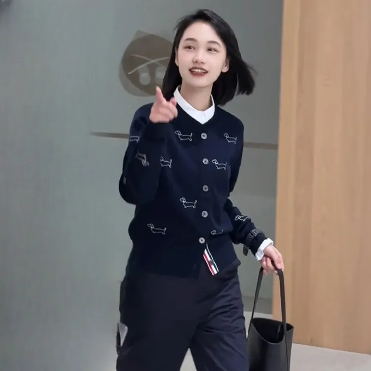 韩系简约百搭时尚开衫外套狗狗图案秋冬新款软糯圆领针织上衣毛衣