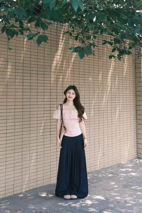 2025夏季新款韩系粉色一字肩荷叶边衬衫女露肩上衣百搭阔腿裤套装