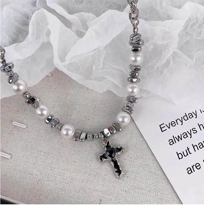 钛钢仿珍珠项链 烈焰爱心十字架个性时尚情侣钛钢项链