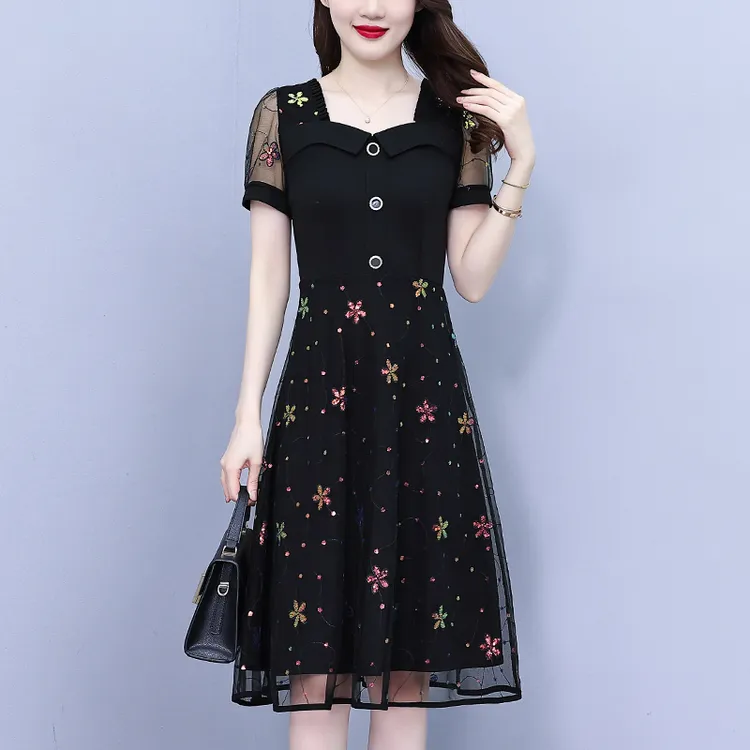 大码女装2025夏季胖mm镂空绣花网纱拼接显瘦遮肚减龄洋气连衣裙女