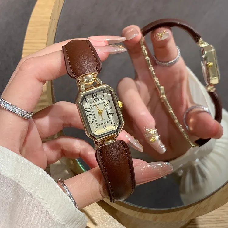 2025新款手镯式手表女士方形防水高级感轻奢小众复古简约气质腕表