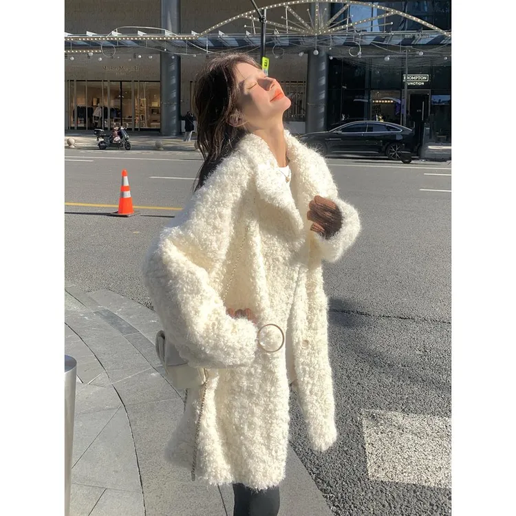 白色皮毛一体羊羔毛外套女冬2025新款小个子时尚加厚圈圈毛绒大衣