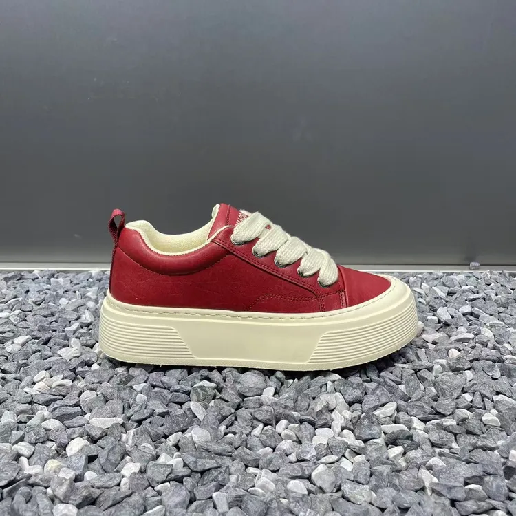 男士新款秋季百搭时尚皮面低帮板鞋舒适软底系带潮流运动休闲鞋