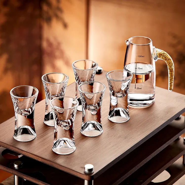 高档轻奢水晶玻璃白酒杯套装家用中式一口小酒杯子二两分酒器酒盅