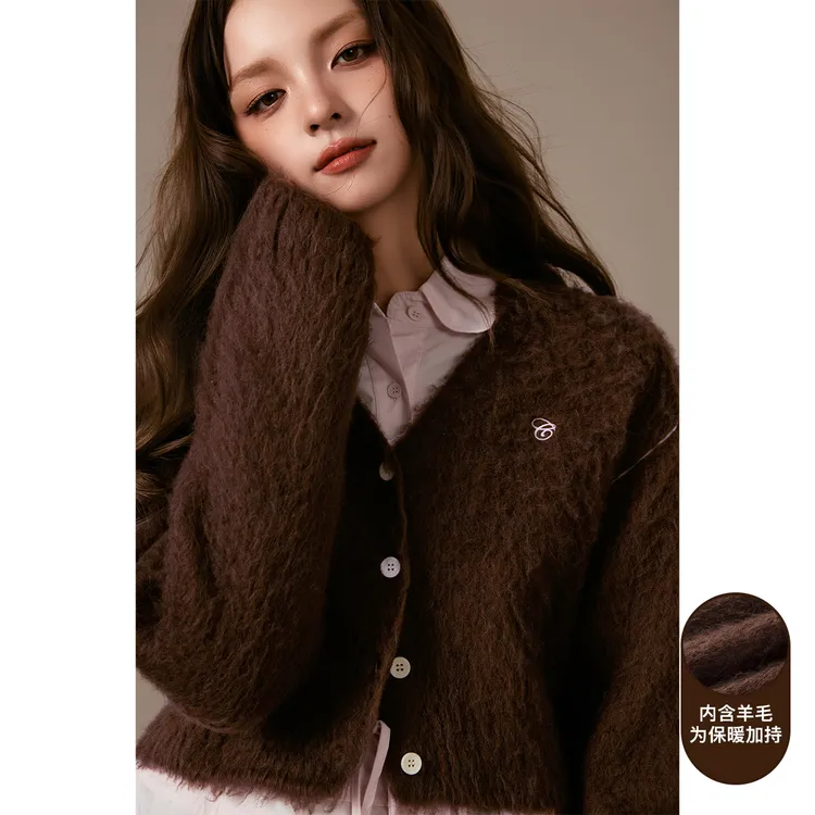 CHUU冬季女装含羊毛设计字母刺绣单排扣V领气质穿搭慵懒针织衫