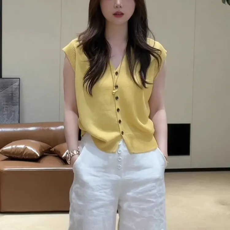 黄色v领单排扣小飞袖冰丝针织短袖t恤女夏新款洋气减龄漂亮上衣