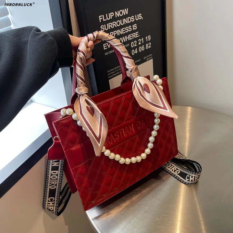 红色结婚包包2025新款高级感手提婚包女新娘包斜挎包大容量托特包