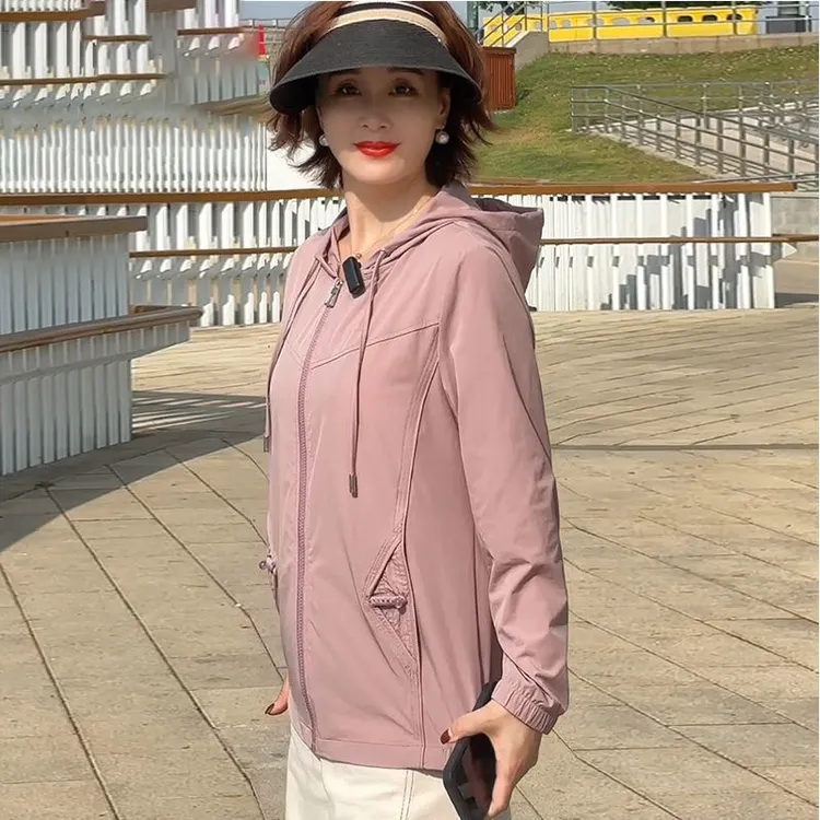 王小鸭中老年妈妈夏季薄外套大码连帽宽松长袖短款休闲防晒上衣女