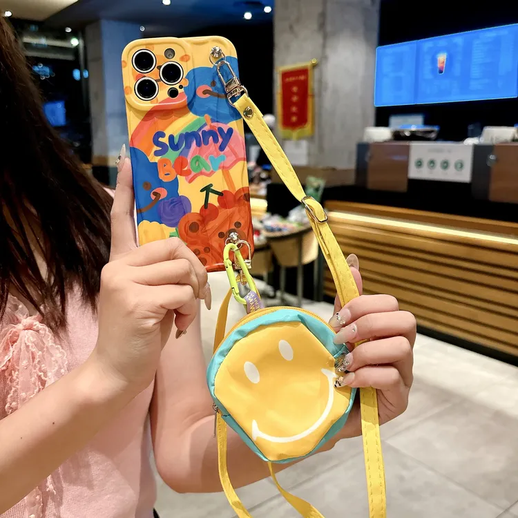 超火笑脸零钱包适用苹果16promax斜挎手机壳iphone14背带挂绳13女