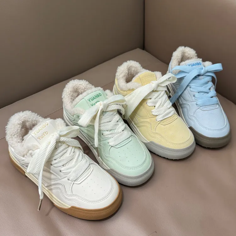 35-43码秋冬加绒皮面小白鞋女百搭板鞋41大码女鞋面包休闲运动鞋