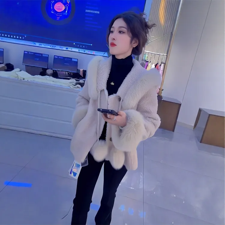 法式高级感奶呼呼毛毛外套女秋冬季2025新款时尚洋气加绒保暖大衣