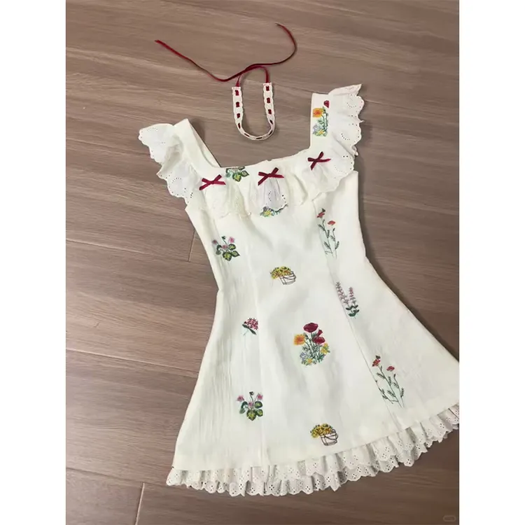 法式气质方领刺绣拼接碎花连衣裙辣妹风收腰显瘦A字短裙女装夏日