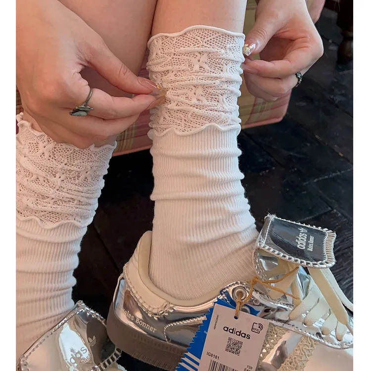 文伊娜蕾丝花边袜子女小腿袜春秋款白色镂空芭蕾风长筒袜配小皮鞋