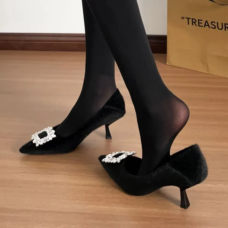 2025冬季新款加绒尖头方扣水钻加绒高跟单鞋女细跟高端贵气上档次