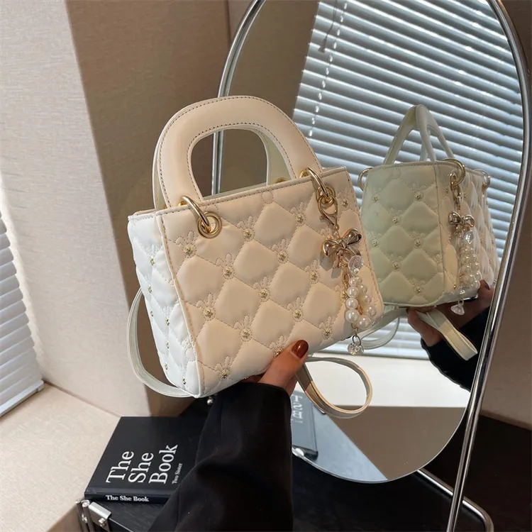 今年流行质感小众设计包包单肩新款女包洋气百搭斜挎包手提小方包