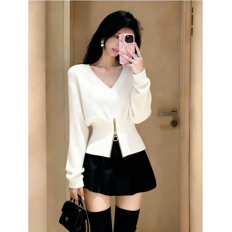 2025冬季新款轻奢气质小众时尚别致洋气显瘦长袖毛衣针织衫女爆款